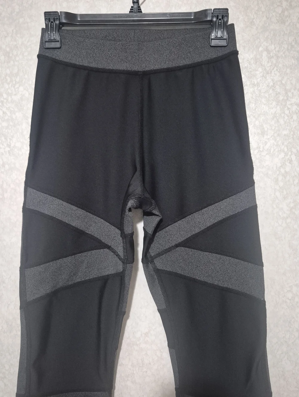 ALO Yoga Black and Gray Seamless Knit Top with White Logo..Size:M